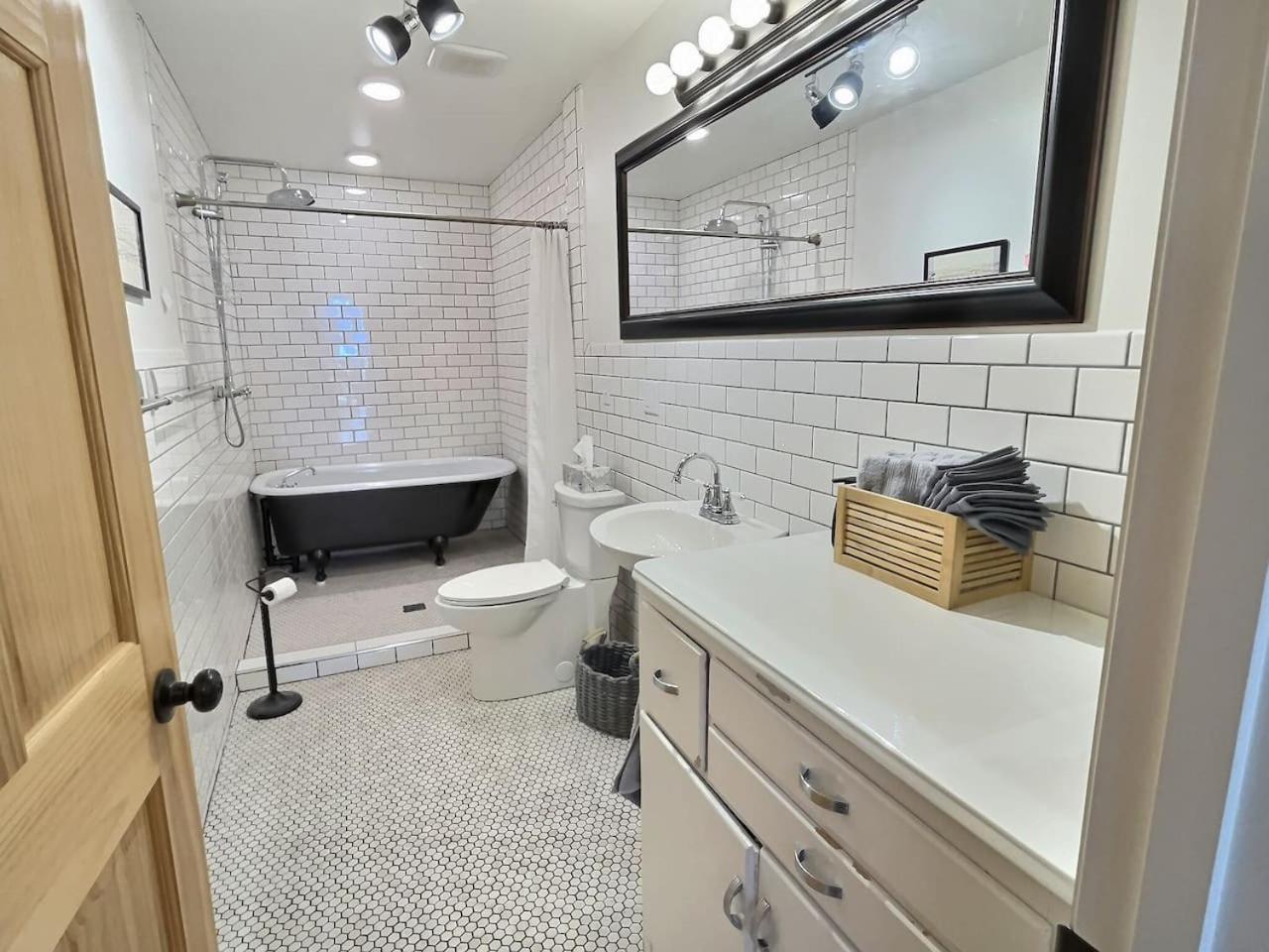 R And R Guest House Moberly المظهر الخارجي الصورة